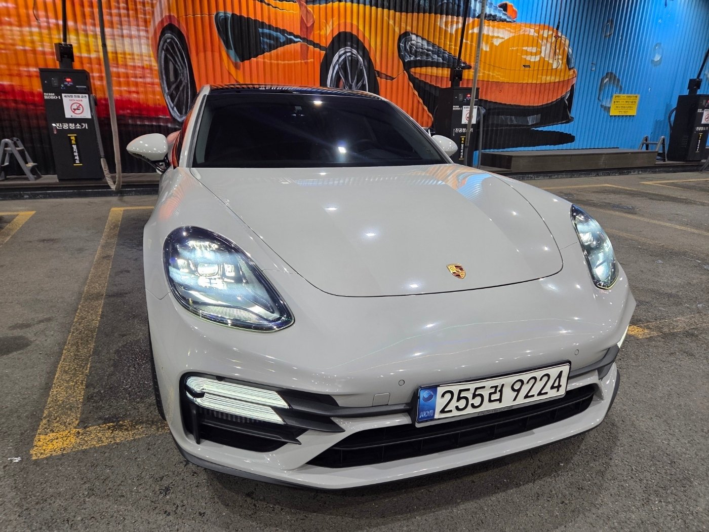 PORSCHE PANAMERA - View 1