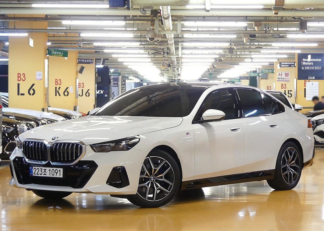 BMW 5 SERIES - View 1