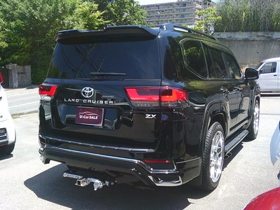 TOYOTA LAND CRUISER 300 - 7