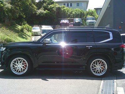 TOYOTA LAND CRUISER 300 - 9