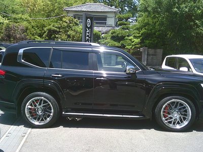 TOYOTA LAND CRUISER 300 - 8