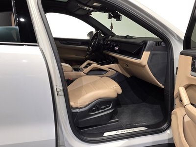 2023 Porsche CAYENNE thumbnail 16