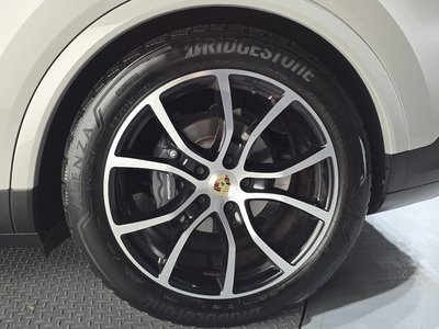 صورة 8 لـ 2023 Porsche CAYENNE
