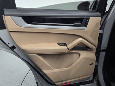 2023 Porsche CAYENNE thumbnail 15