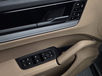 2023 Porsche CAYENNE thumbnail 26