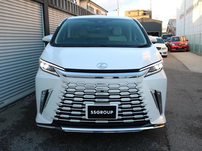 LEXUS LM - 4