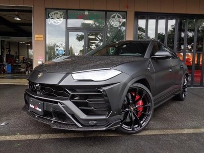 LAMBORGHINI URUS - 1