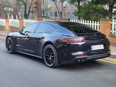 PORSCHE PANAMERA - 3