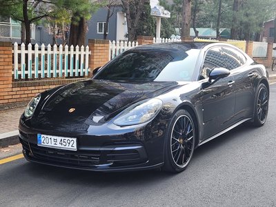 PORSCHE PANAMERA - 4