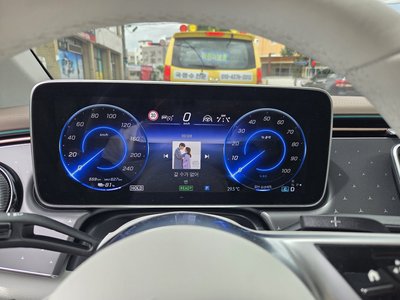 صورة 8 لـ 2024 Mercedes-BENZ EQE