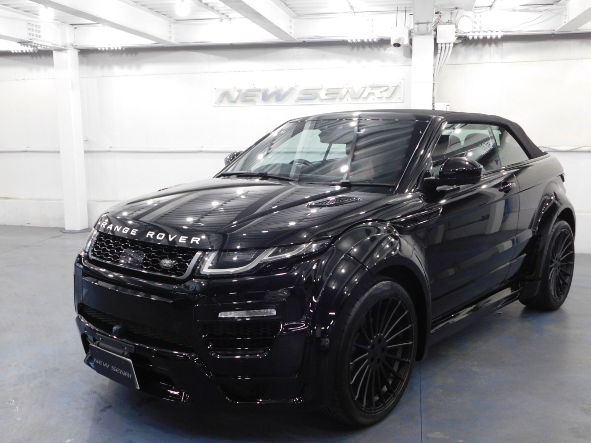 LAND ROVER RANGE ROVER EVOQUE - View 1