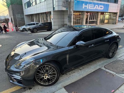 PORSCHE PANAMERA