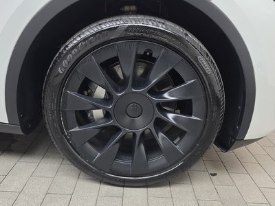 TESLA MODEL Y - 8