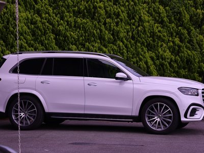 2025 Mercedes-BENZ GLS — фото 5
