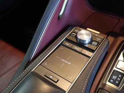 2017 Lexus LC — миниатюра 30