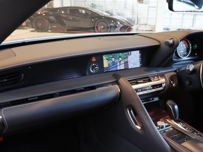 2017 Lexus LC — миниатюра 31