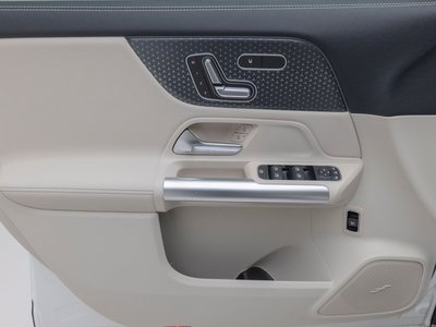 2025 Mercedes-BENZ EQA — миниатюра 15