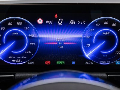 2025 Mercedes-BENZ EQA photo 8