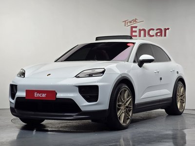 PORSCHE MACAN - 1