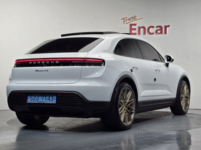 PORSCHE MACAN - 3
