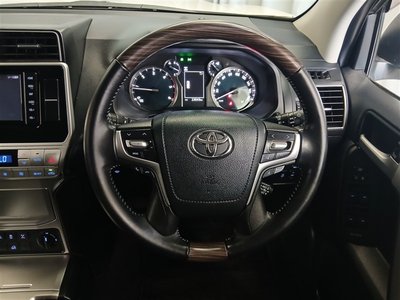 TOYOTA LAND CRUISER PRADO - 10