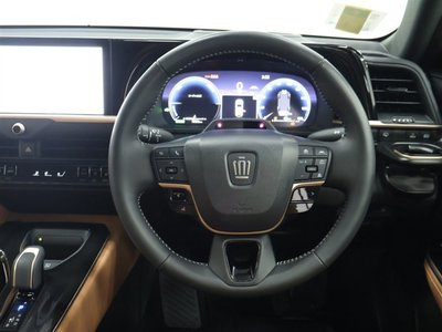 2025 Toyota CROWN SPORT photo 4