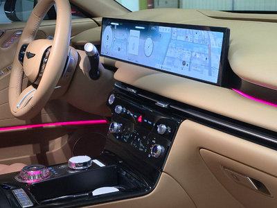 2025 Genesis G80 (RG3) thumbnail 14