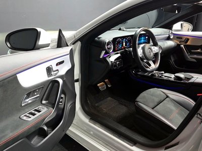 MERCEDES-BENZ CLA - 10