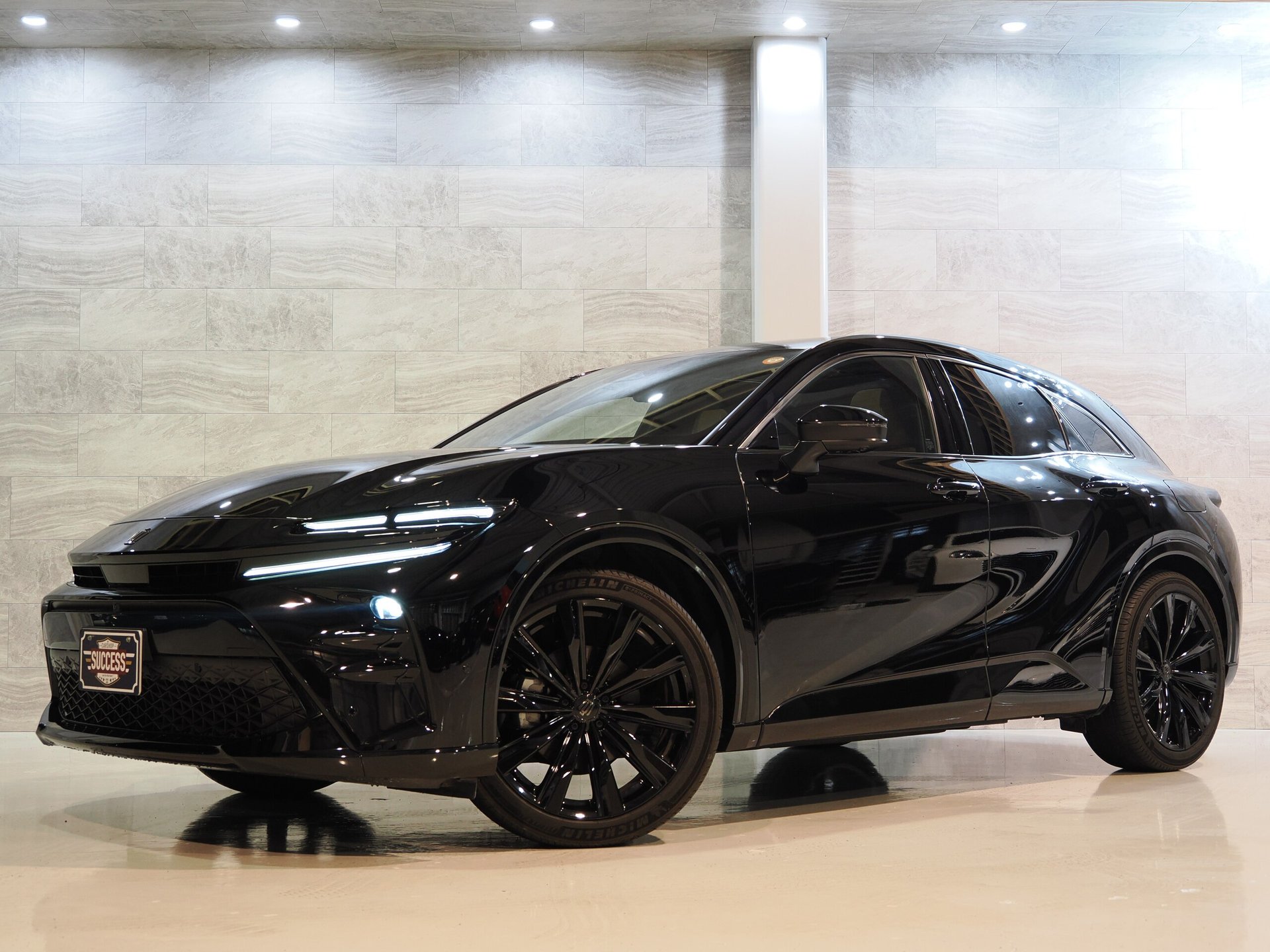 TOYOTA CROWN SPORT - View 1