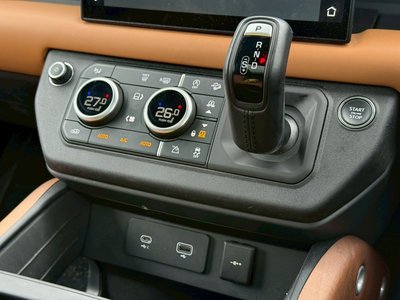 LAND ROVER DEFENDER - 9