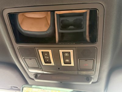 LAND ROVER DEFENDER - 10