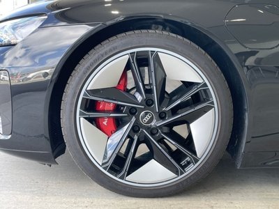 AUDI RS E-TRON GT - 10