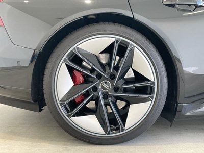 AUDI RS E-TRON GT - 8