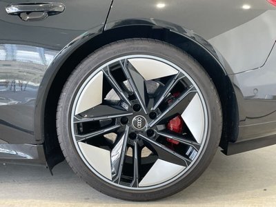 AUDI RS E-TRON GT - 9