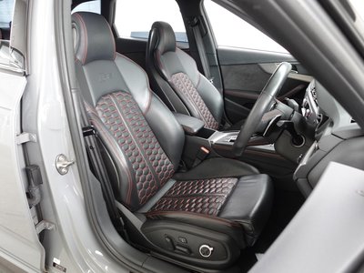 صورة مصغرة 38 لـ 2019 AUDI RS4 AVANT