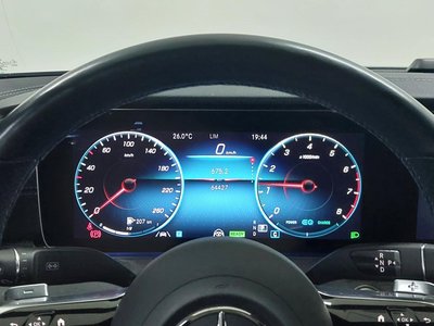 MERCEDES-BENZ E-CLASS - 8