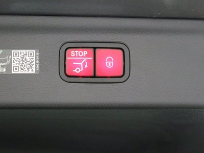 MERCEDES-BENZ EQE - 10