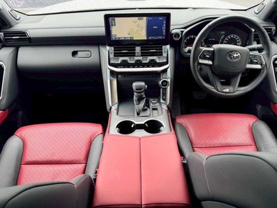 TOYOTA LAND CRUISER 300 - 10