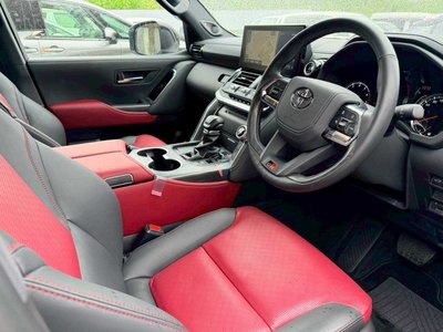 TOYOTA LAND CRUISER 300 - 7