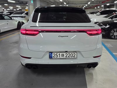 صورة 2 لـ 2023 Porsche CAYENNE