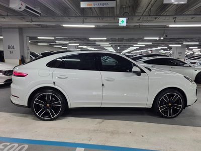 صورة 6 لـ 2023 Porsche CAYENNE