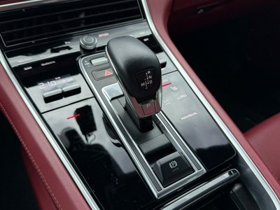 صورة 9 لـ 2023 Porsche PANAMERA