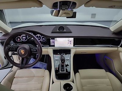 2021 Porsche PANAMERA photo 4