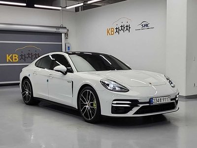 2021 Porsche PANAMERA photo 3