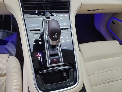 2021 Porsche PANAMERA photo 8
