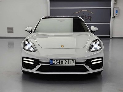 2021 Porsche PANAMERA photo 5