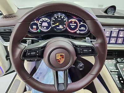 2021 Porsche PANAMERA photo 9