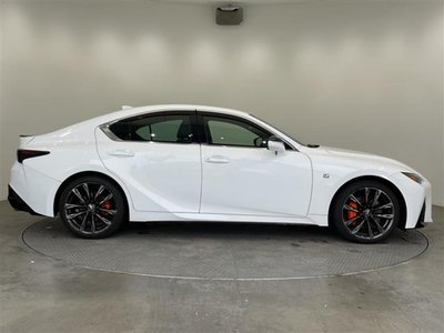 2023 Lexus IS — миниатюра 32
