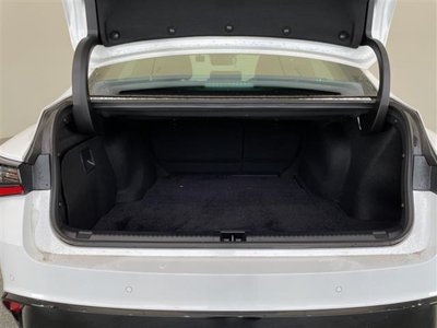 2023 Lexus IS — миниатюра 29