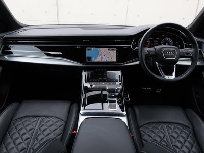 AUDI Q8 - 7
